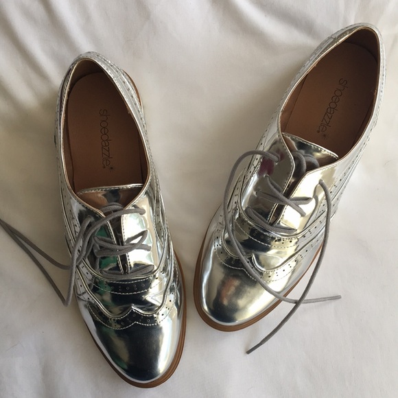 Shoe Dazzle Shoes - Shoedazzle Silver Metallic Wingtip Lace Up Shoes